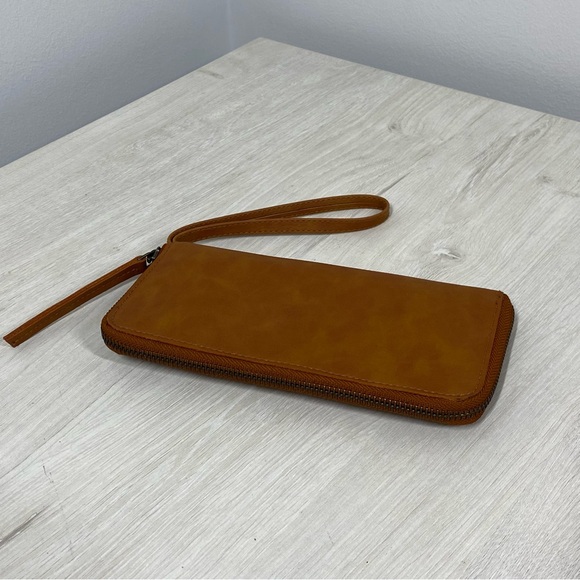 Free People Boho Camel Vegan Leather Zip Wallet Wristlet Fall Women’s - Picture 2 of 4
